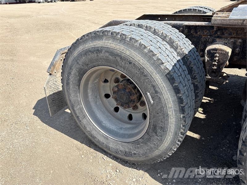 Volvo 6x4 T/A Sleeper Truck Tractor Prime Movers