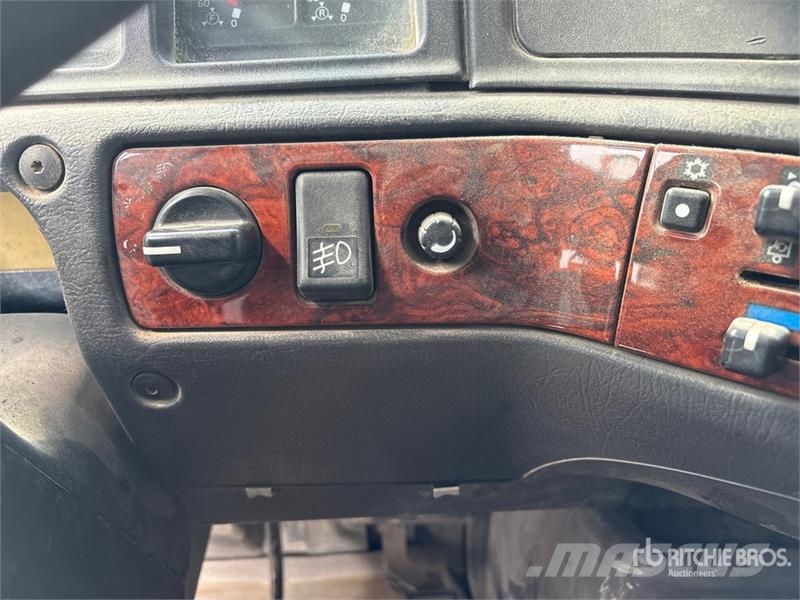 Volvo 6x4 T/A Sleeper Truck Tractor Prime Movers