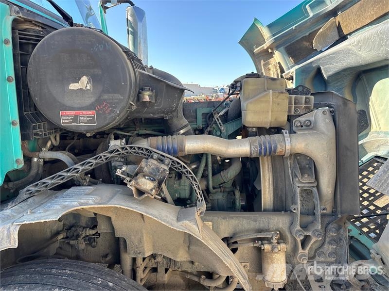 Volvo 6x4 T/A Sleeper Truck Tractor (Inoperable) Vlačilci