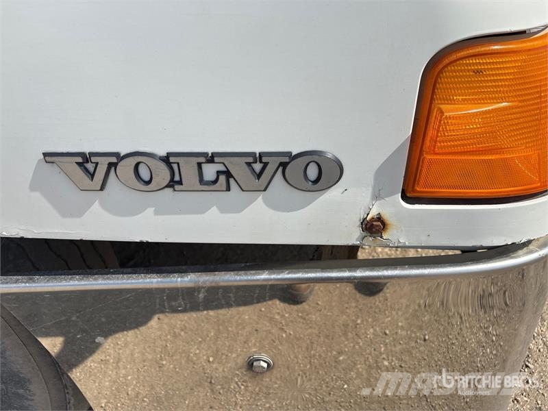 Volvo 6x4 T/A Sleeper Truck Tractor Prime Movers