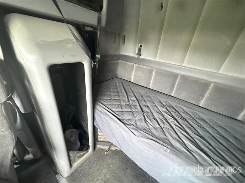 Volvo 6x4 T/A Sleeper Truck Tractor Prime Movers