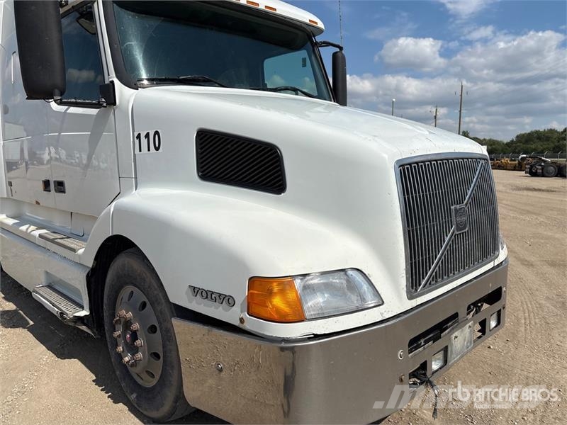 Volvo 6x4 T/A Sleeper Truck Tractor Prime Movers