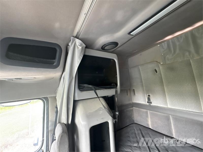 Volvo 6x4 T/A Sleeper Truck Tractor Prime Movers