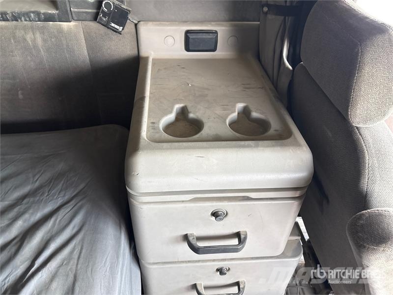 Volvo 6x4 T/A Sleeper Truck Tractor Prime Movers