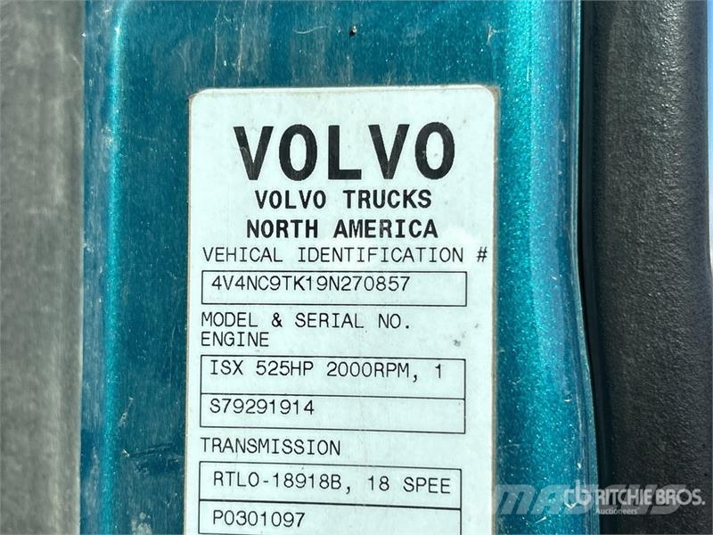 Volvo 6x4 T/A Sleeper Truck Tractor Tegljači