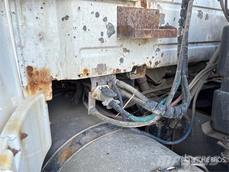 Volvo 6x4 T/A Sleeper Truck Tractor Prime Movers