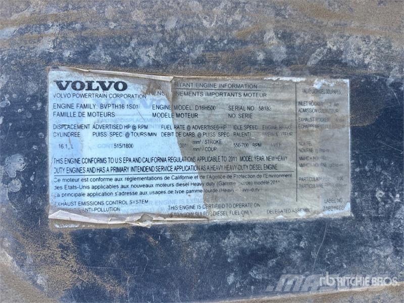 Volvo 6x4 T/A Sleeper Truck Tractor (Inoperable) Vlačilci