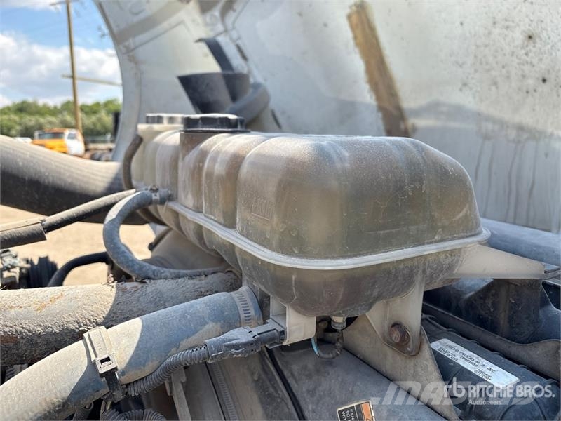 Volvo 6x4 T/A Sleeper Truck Tractor Prime Movers