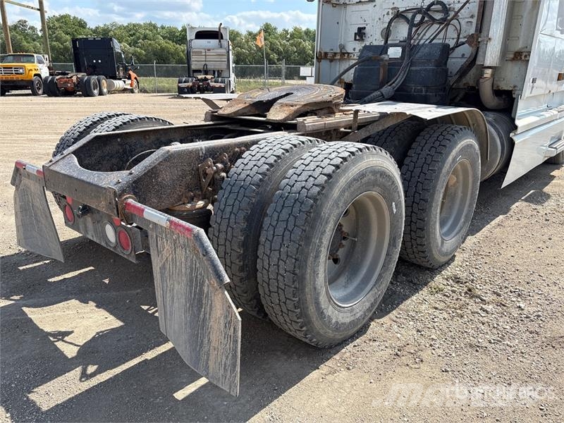 Volvo 6x4 T/A Sleeper Truck Tractor Prime Movers