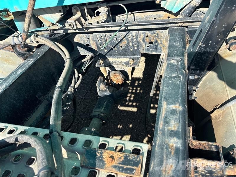 Volvo 6x4 T/A Sleeper Truck Tractor (Inoperable) Vlačilci