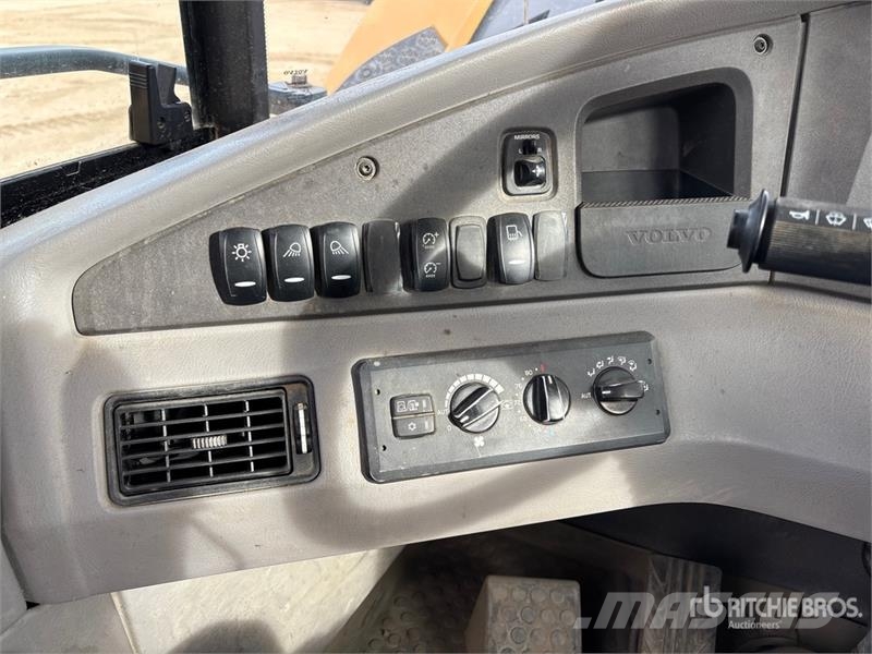 Volvo A30G Artikulētie pašizgāzēji