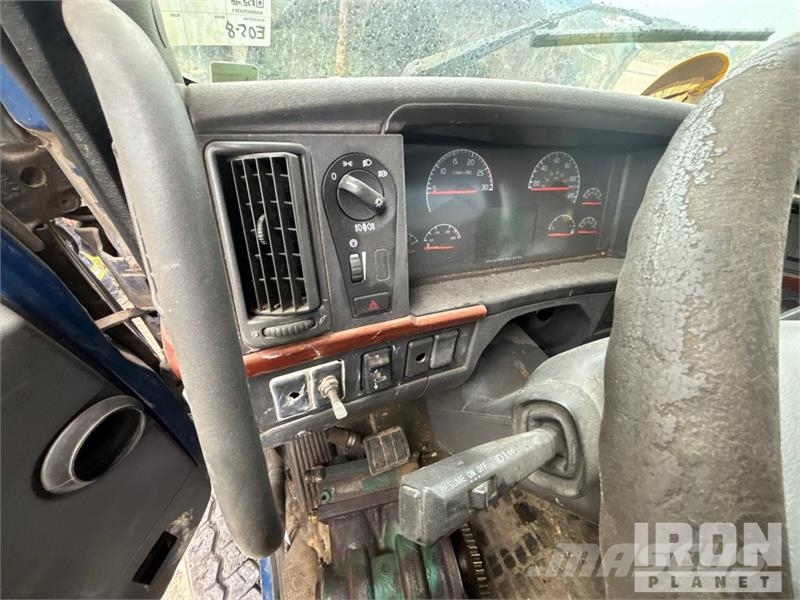 Volvo D13 Volvo Power 6x4 T/A Dump Truck (Inoperable) Camion ribaltabili