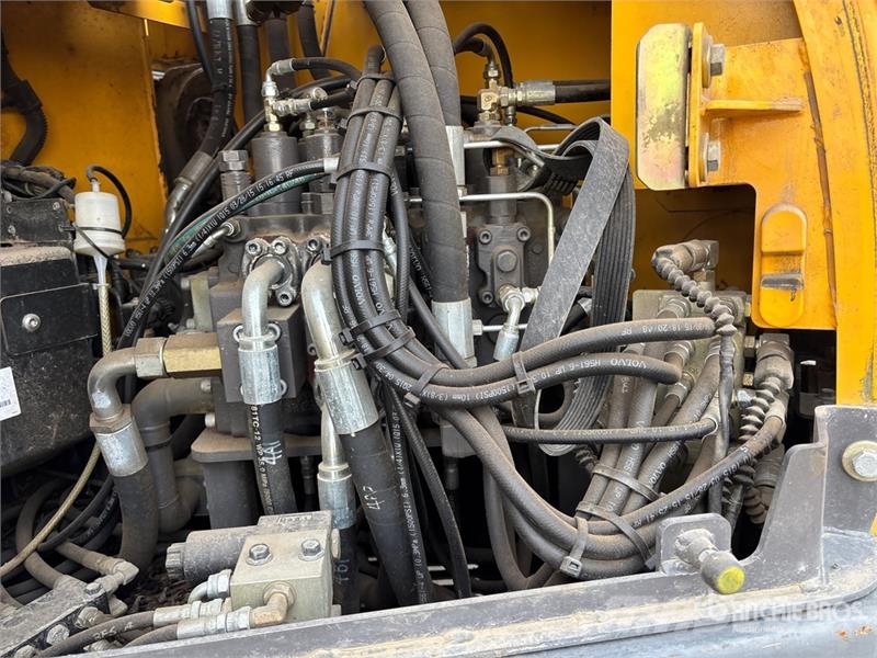 Volvo ECR235E Tracked Excavator Crawler excavators