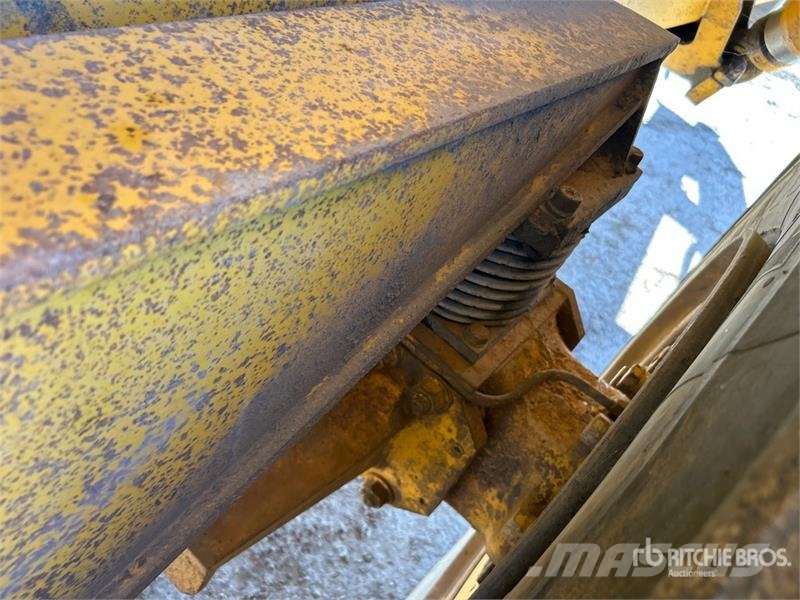 Volvo T/A 35 Ton Off-Road End Dump Trailer Otros camiones