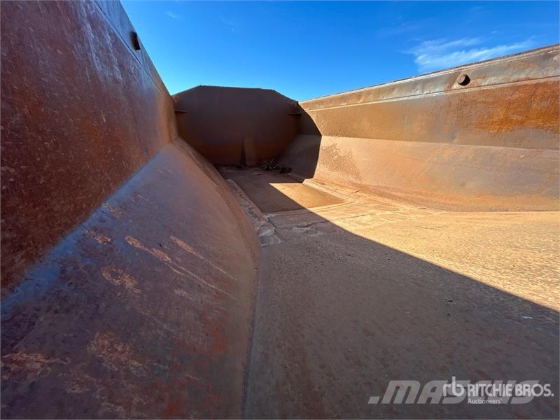 Volvo T/A 35 Ton Off-Road End Dump Trailer Otros camiones
