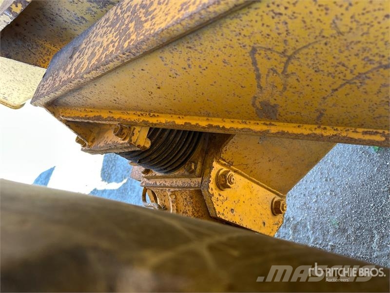 Volvo T/A 35 Ton Off-Road End Dump Trailer Otros camiones