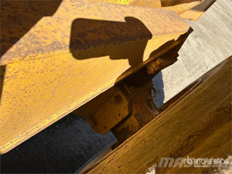 Volvo T/A 35 Ton Off-Road End Dump Trailer Otros camiones