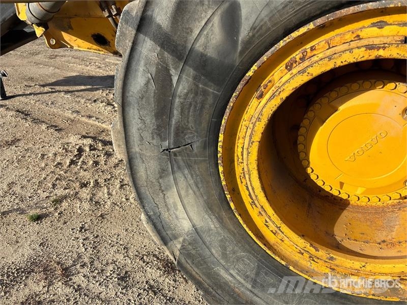 Volvo T/A 40 Ton Off-Road End Dump Trailer 其他货车