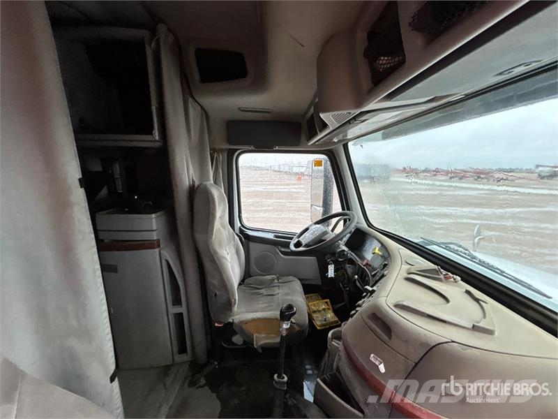 Volvo VE D12-435 6x4 T/A Sleeper Truck Tractor Trekkvogner