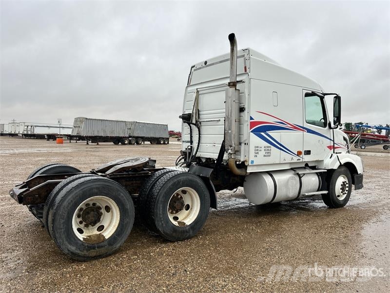 Volvo VE D12-435 6x4 T/A Sleeper Truck Tractor Trekkvogner