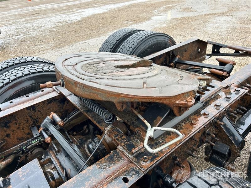 Volvo VE D12-435 6x4 T/A Sleeper Truck Tractor Trekkvogner