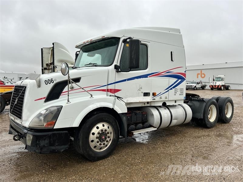 Volvo VE D12-435 6x4 T/A Sleeper Truck Tractor Trekkvogner