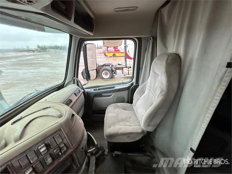 Volvo VE D12-435 6x4 T/A Sleeper Truck Tractor Trekkvogner