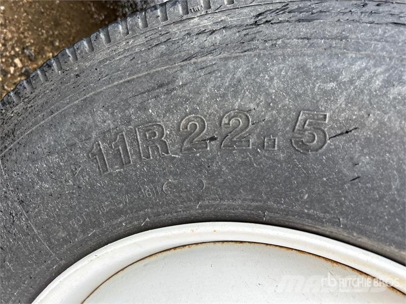 Volvo VE D12-435 6x4 T/A Sleeper Truck Tractor Trekkvogner