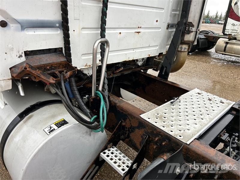 Volvo VE D12-435 6x4 T/A Sleeper Truck Tractor Trekkvogner