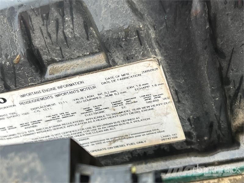 Volvo VE D12-435 6x4 T/A Sleeper Truck Tractor Trekkvogner