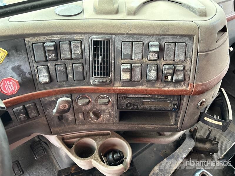 Volvo VE D12-435 6x4 T/A Sleeper Truck Tractor Trekkvogner