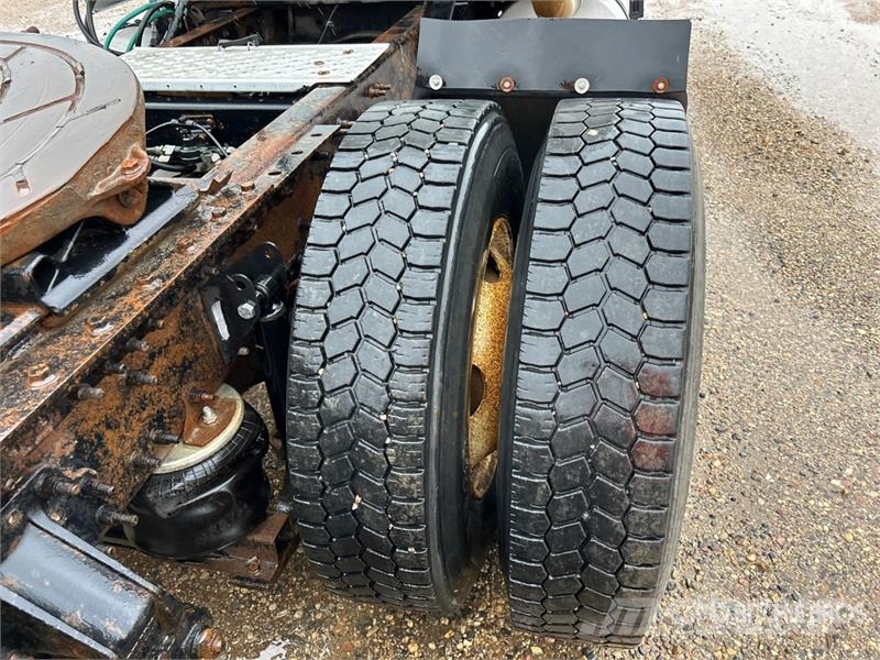 Volvo VE D12-435 6x4 T/A Sleeper Truck Tractor Trekkvogner