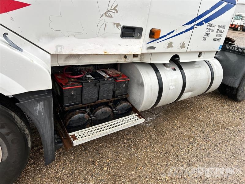 Volvo VE D12-435 6x4 T/A Sleeper Truck Tractor Trekkvogner