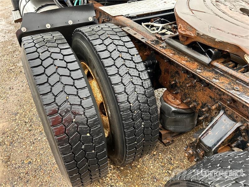 Volvo VE D12-435 6x4 T/A Sleeper Truck Tractor Trekkvogner