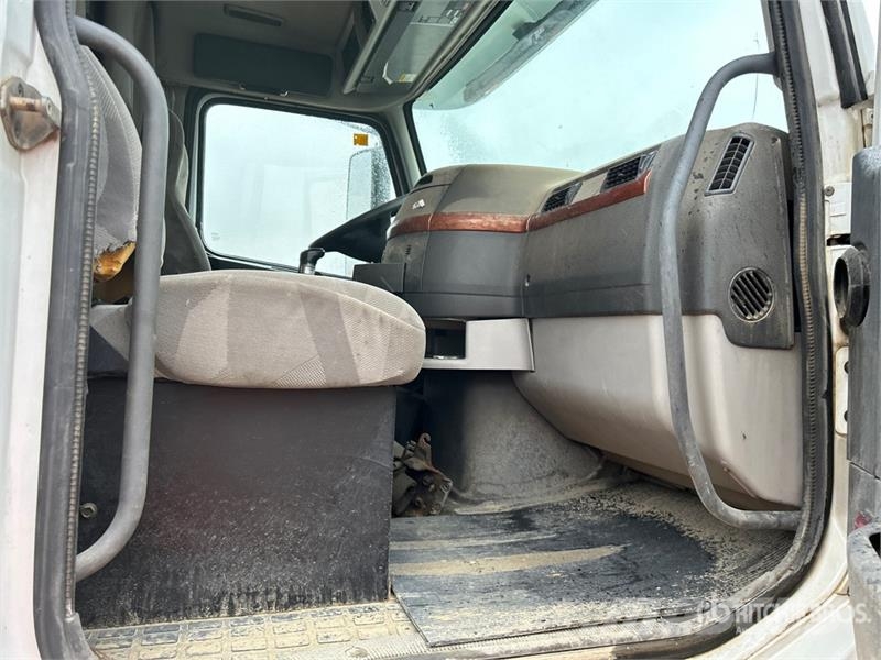 Volvo VE D12-435 6x4 T/A Sleeper Truck Tractor Trekkvogner
