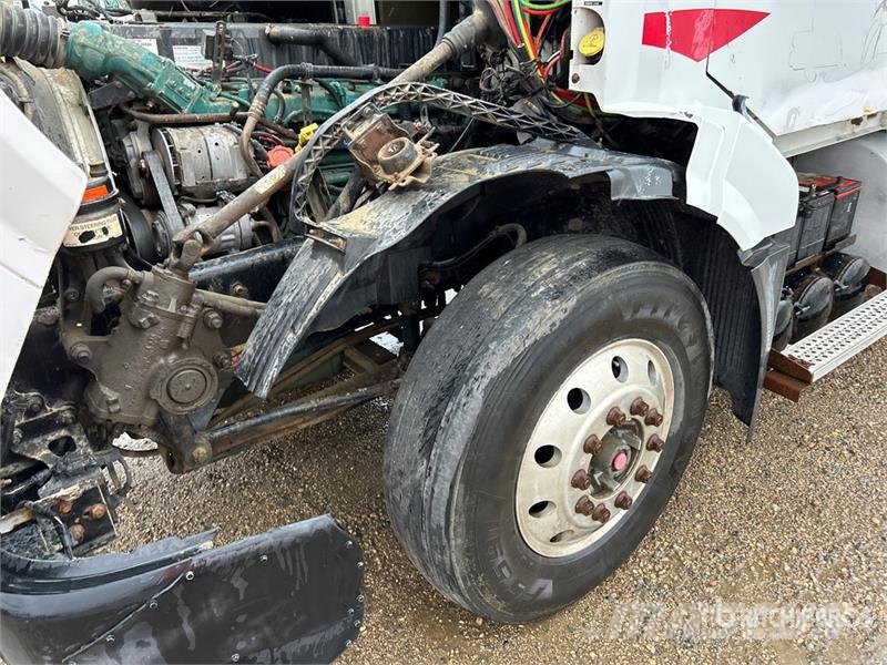 Volvo VE D12-435 6x4 T/A Sleeper Truck Tractor Trekkvogner