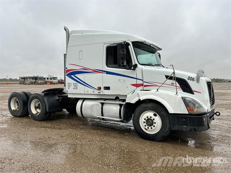 Volvo VE D12-435 6x4 T/A Sleeper Truck Tractor Trekkvogner