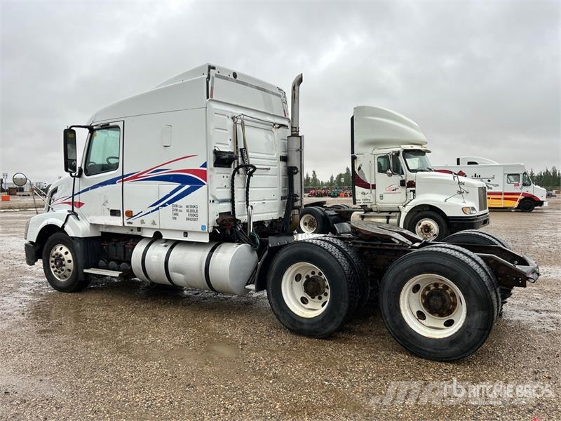 Volvo VE D12-435 6x4 T/A Sleeper Truck Tractor Trekkvogner