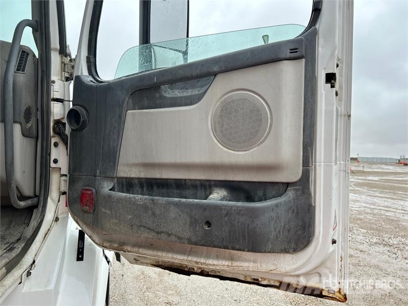 Volvo VE D12-435 6x4 T/A Sleeper Truck Tractor Trekkvogner
