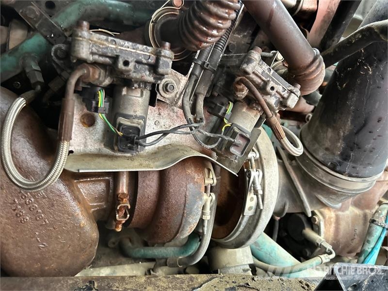 Volvo VE D12-435 6x4 T/A Sleeper Truck Tractor Trekkvogner