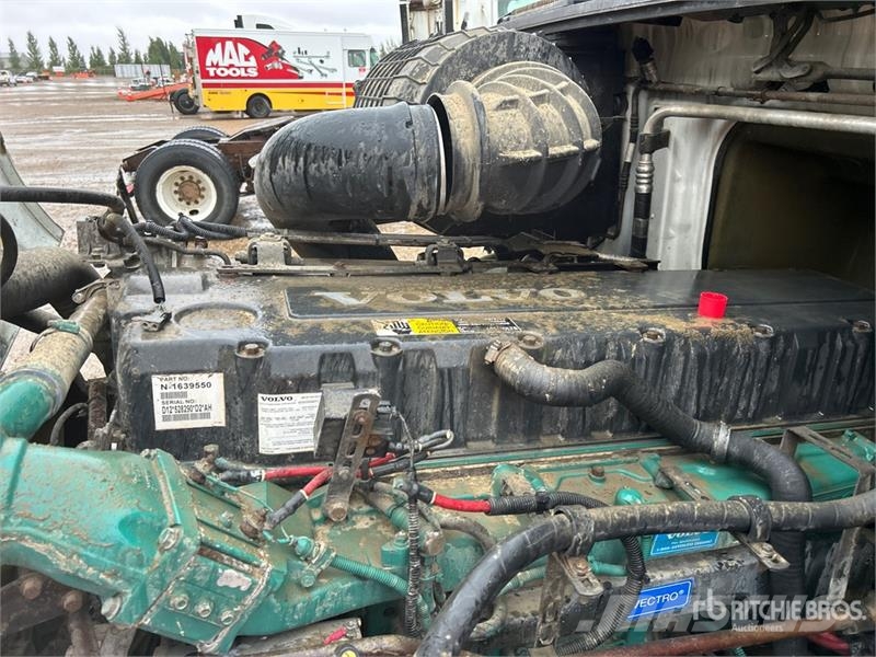 Volvo VE D12-435 6x4 T/A Sleeper Truck Tractor Trekkvogner