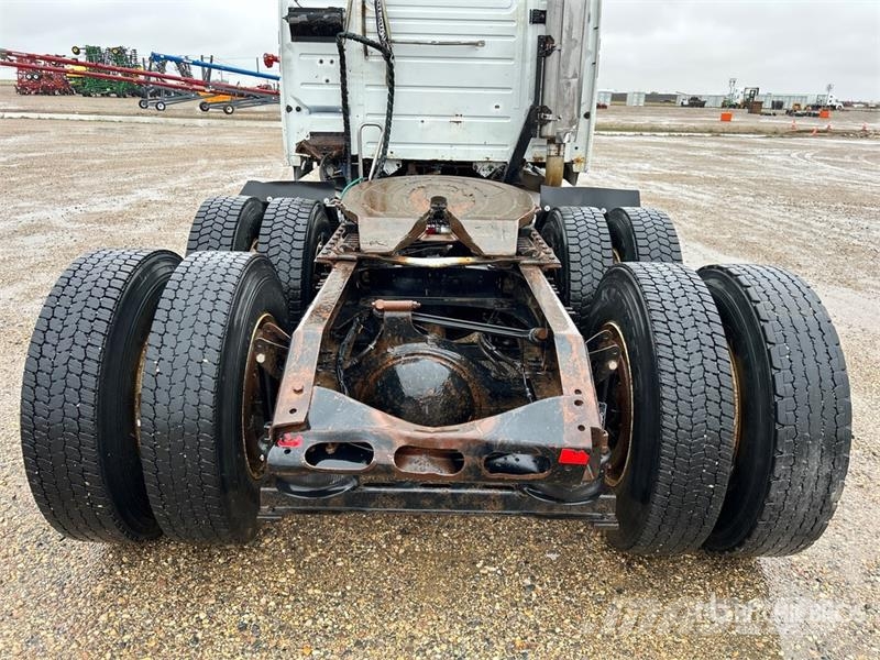Volvo VE D12-435 6x4 T/A Sleeper Truck Tractor Trekkvogner