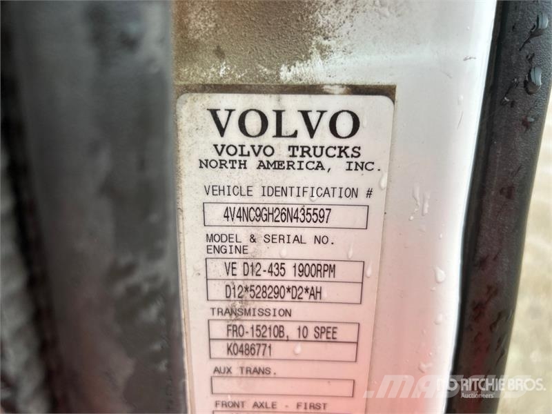 Volvo VE D12-435 6x4 T/A Sleeper Truck Tractor Trekkvogner
