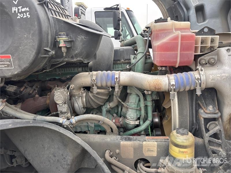 Volvo VN وحدات الجر