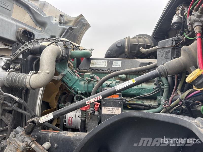 Volvo VN وحدات الجر