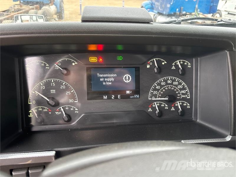 Volvo VN وحدات الجر