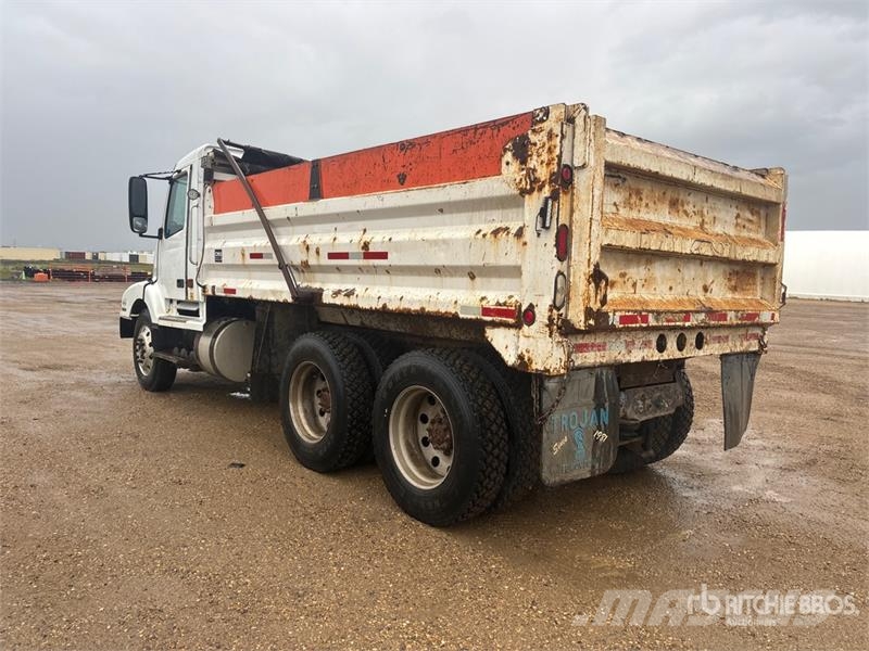 Volvo VNL Caminhões basculantes