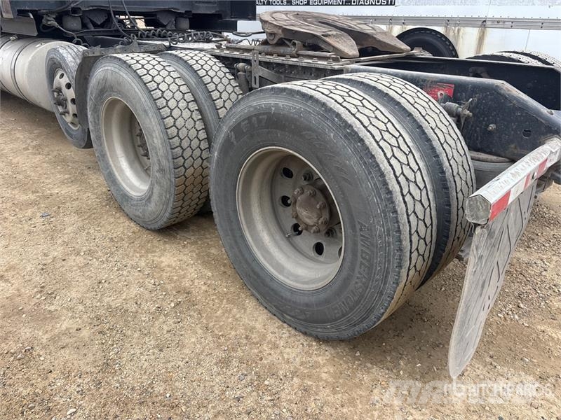 Volvo VNL 牵引车