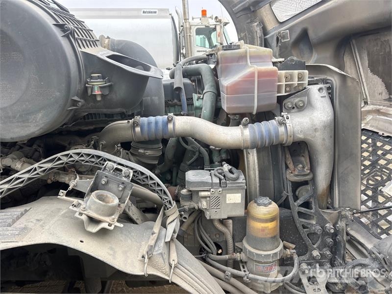 Volvo VNL 牵引车