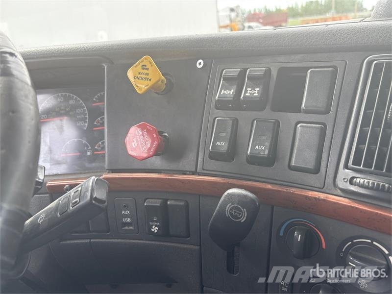Volvo VNL 曳引機組件